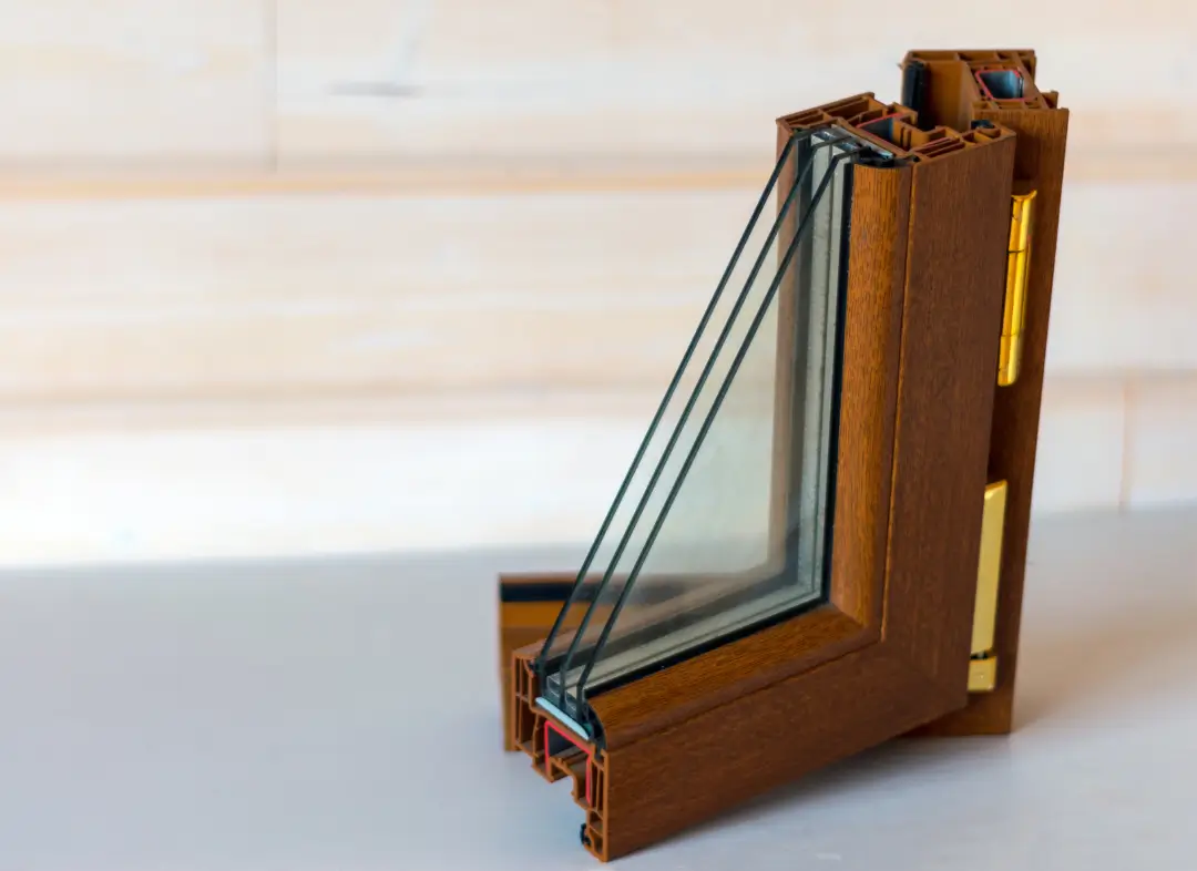 Installation de fenêtre en bois sur mesure Vinassan